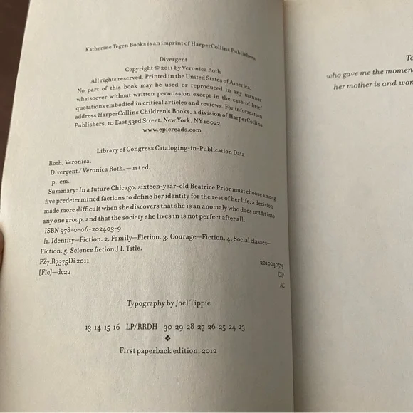 Book Divergent By Veronica Roth 1st In Series Large Paperback YA - Picture 4 of 4